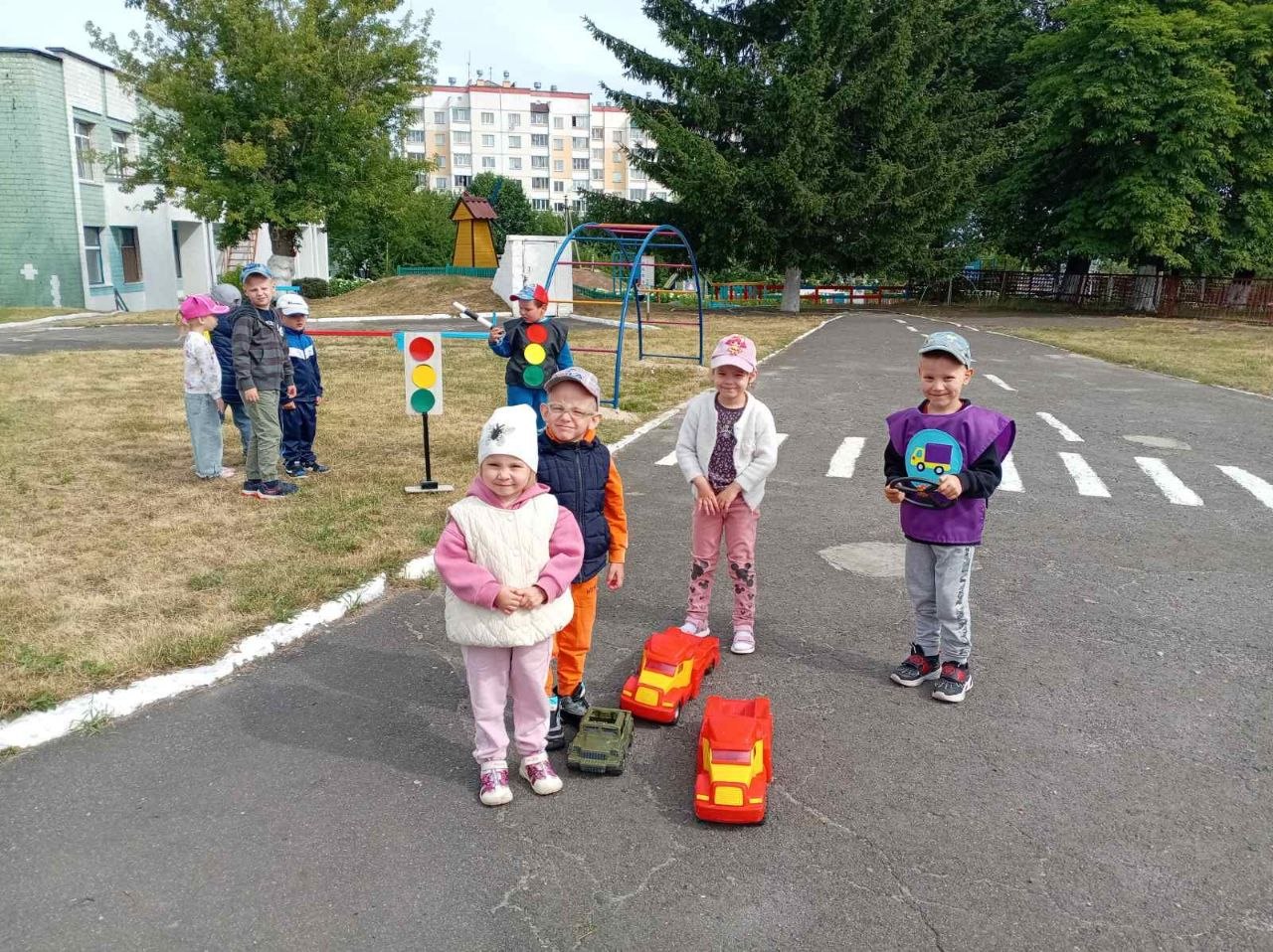 Пешеходы и автомобили 